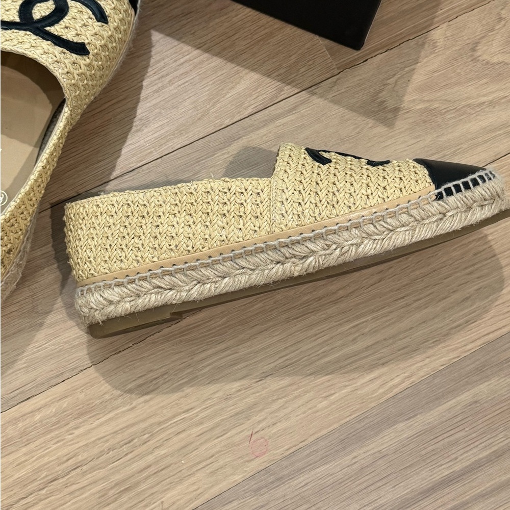 CHANEL Cream and Black Espadrille Shoes with Iconic Logo - Picture 4 of 8
